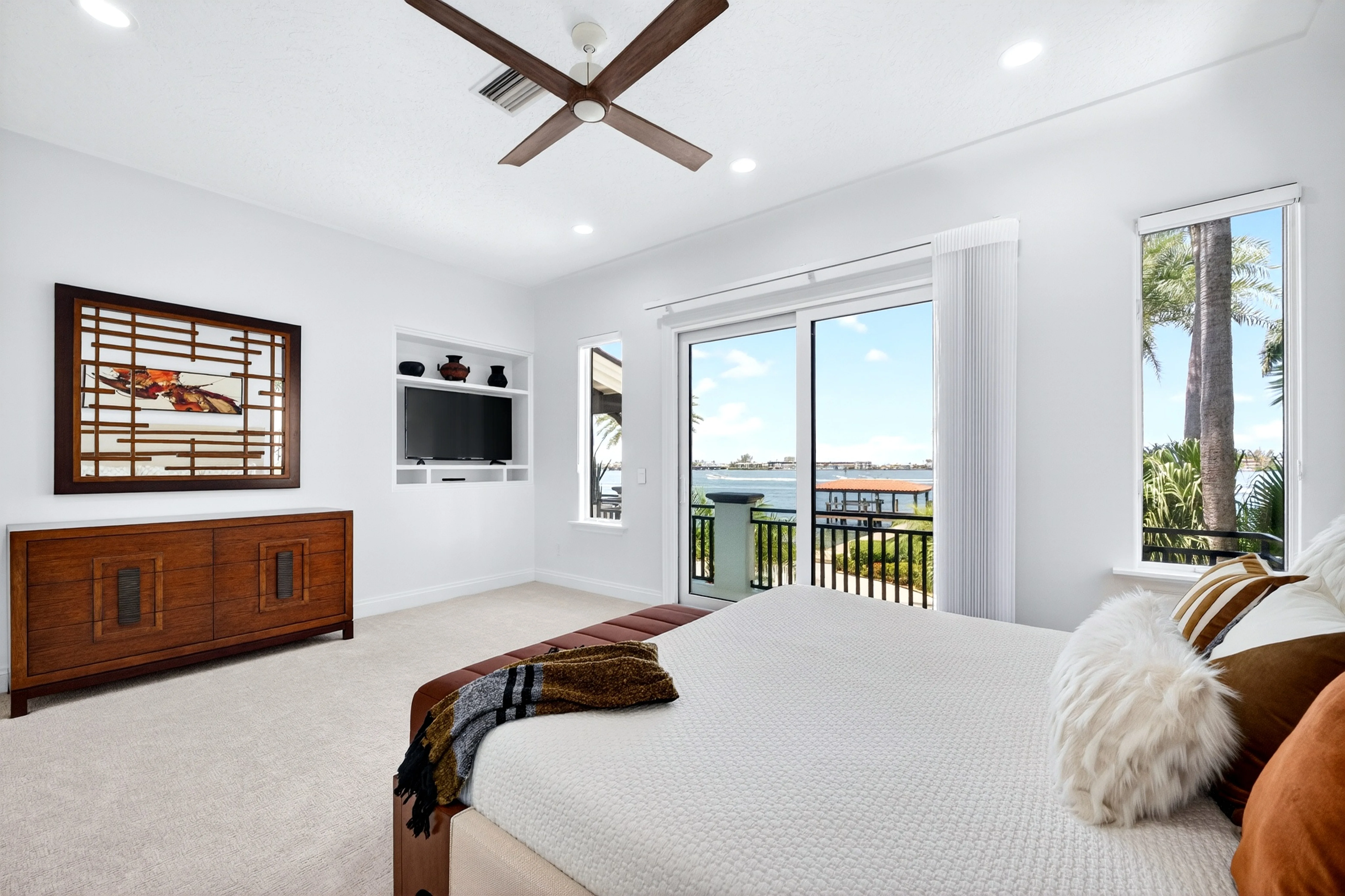 Guest suite with private balcony onto the Sound