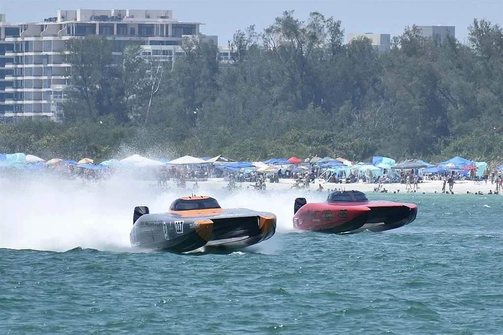 Powerboats racing offshore at the Suncoast Grand Prix
